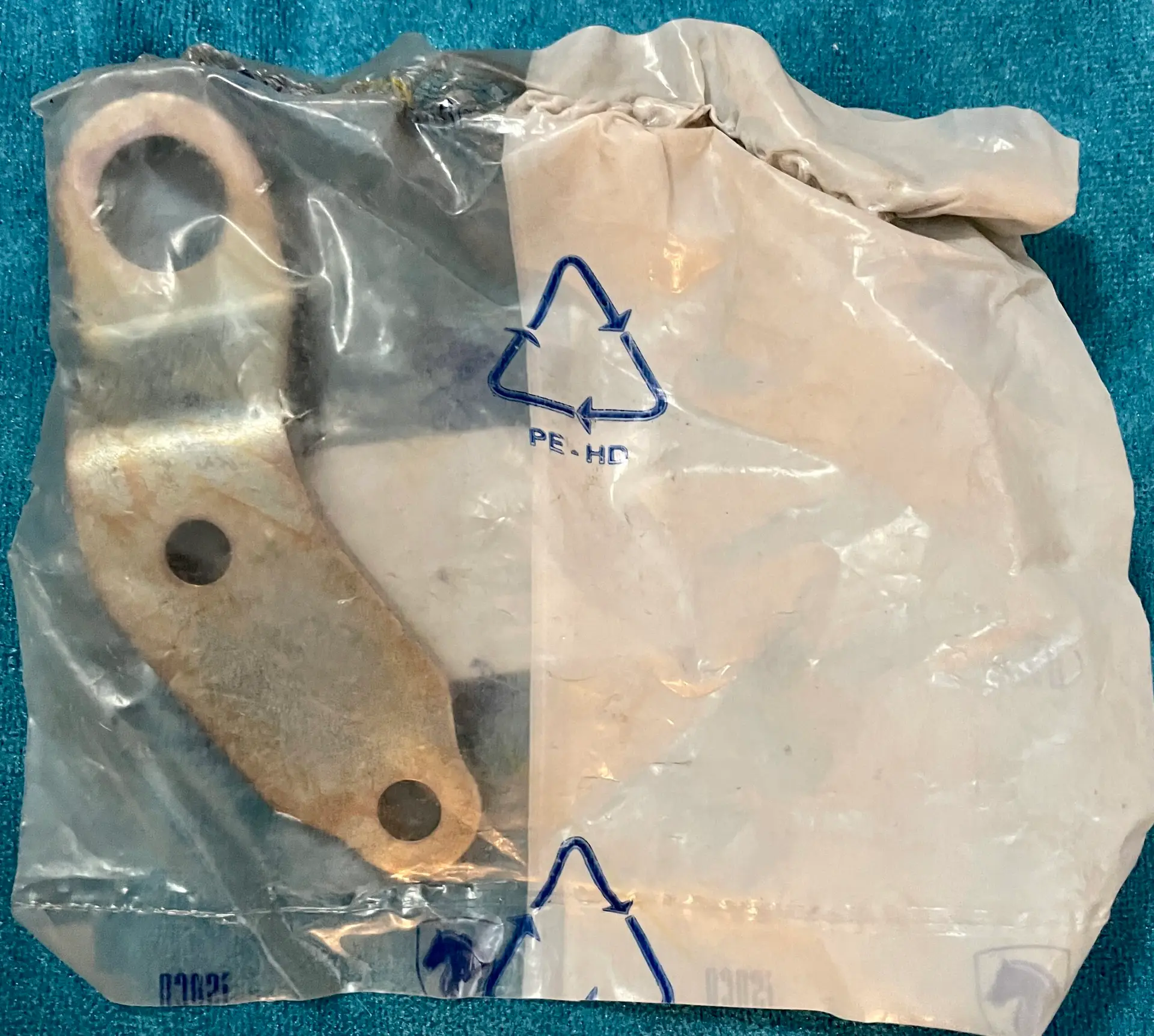 IMG_3627 قلاب بلند کننده موتور ( هر عدد، 2 عدد کاربرد دارد ) پژو 206 تیپ 2 - تصویر 1